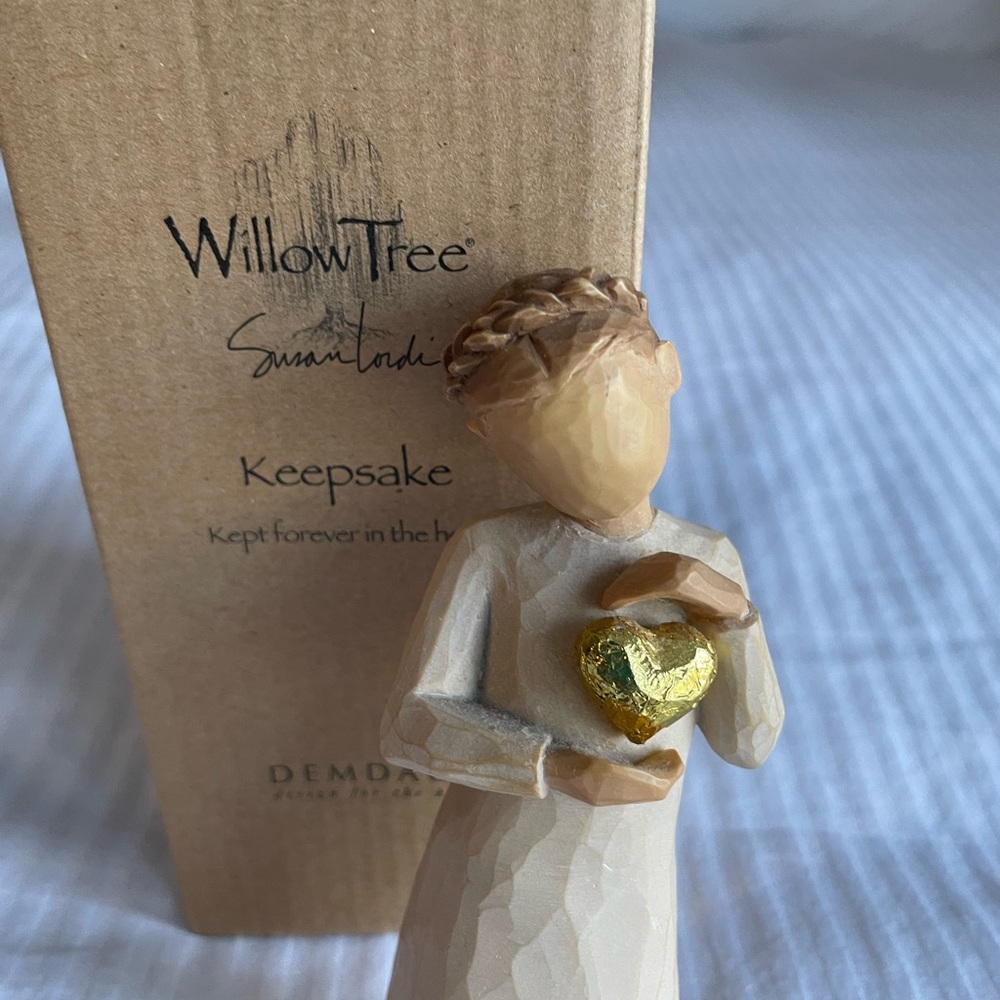 Willow Tree Keepsake Figurine keep Forever in Your Heart.